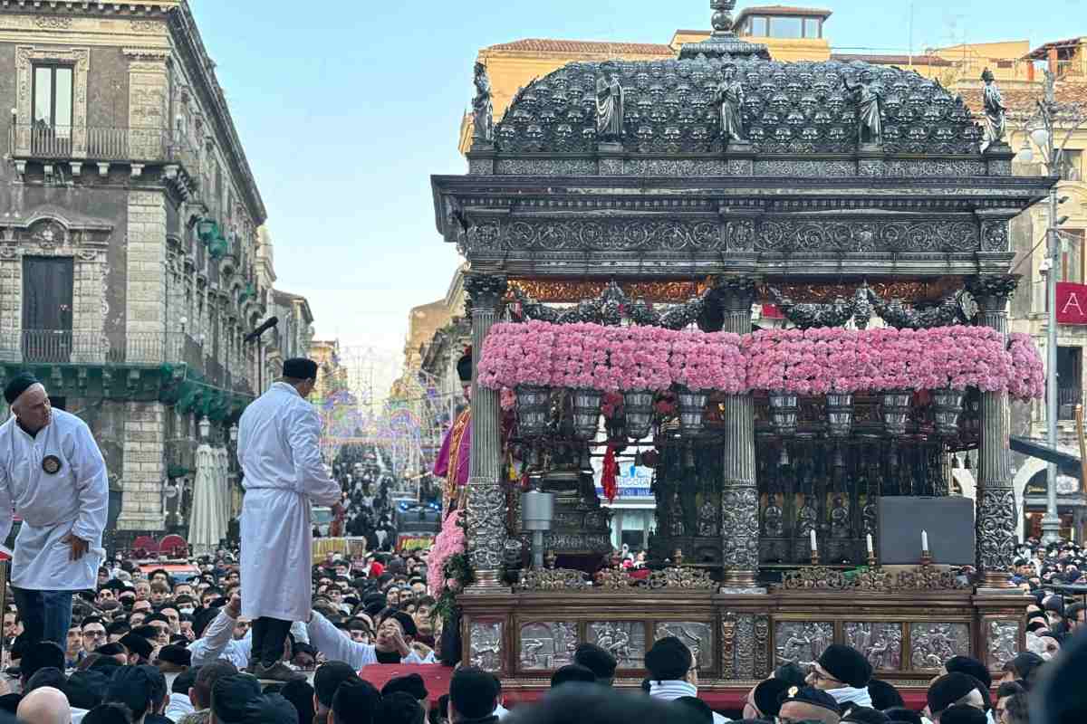 VIDEO e FOTO | La processione in giro per Catania, rivivi il giro esterno di Sant’Agata 2025