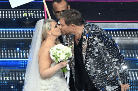 Sanremo 2025, Katia Follesa bacia Simon Le Bon: “Mi vuoi sposare?”