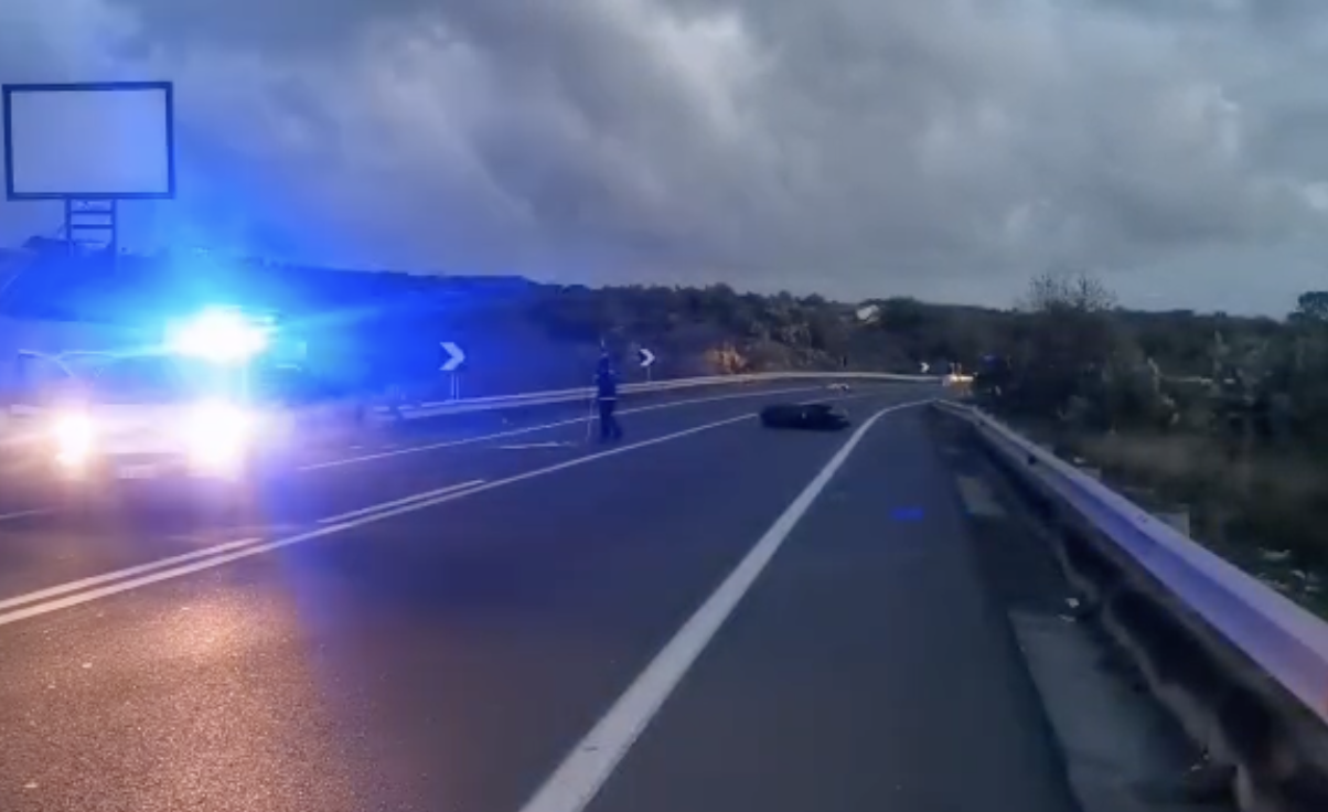 Si schianta con la moto sulla statale 284, morto un motociclista catanese
