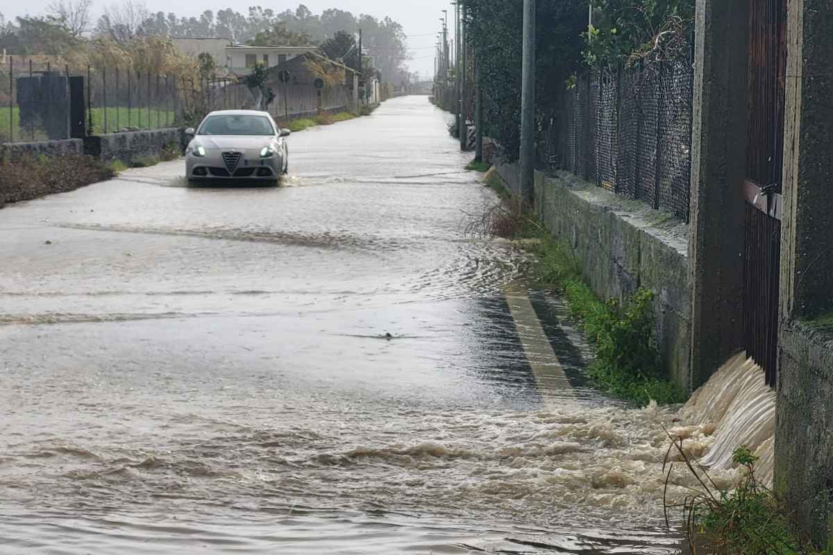 FOTO e VIDEO | Messina in ginocchio per il maltempo: allagamenti e strade impraticabili, oltre 100 interventi FOTO e VIDEO | Messina in ginocchio per il maltempo: allagamenti e strade impraticabili, oltre 100 interventi