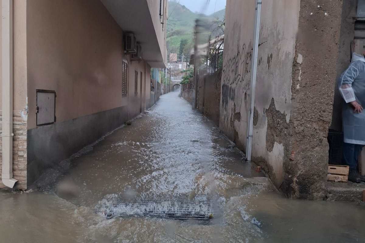 FOTO e VIDEO | Messina in ginocchio per il maltempo: allagamenti e strade impraticabili, oltre 100 interventi FOTO e VIDEO | Messina in ginocchio per il maltempo: allagamenti e strade impraticabili, oltre 100 interventi
