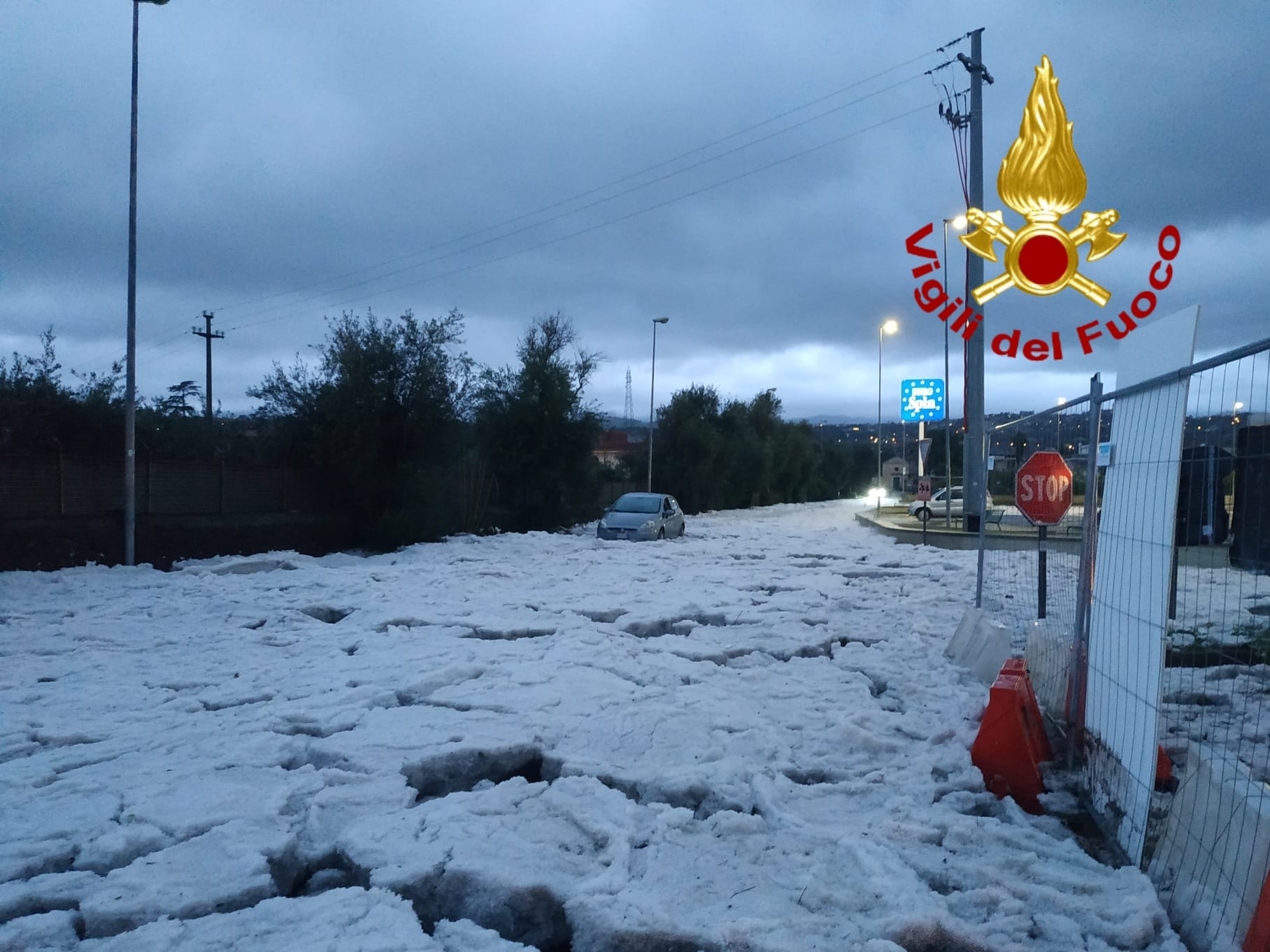 FOTO | Grandinata nel Catanese, diversi automobilisti bloccati dal maltempo