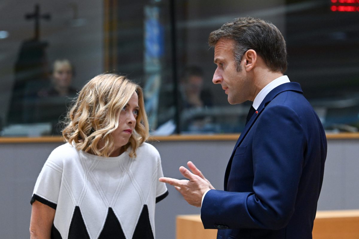 Ucraina, tensione Meloni-Macron: “A che titolo sei andato da Trump?”