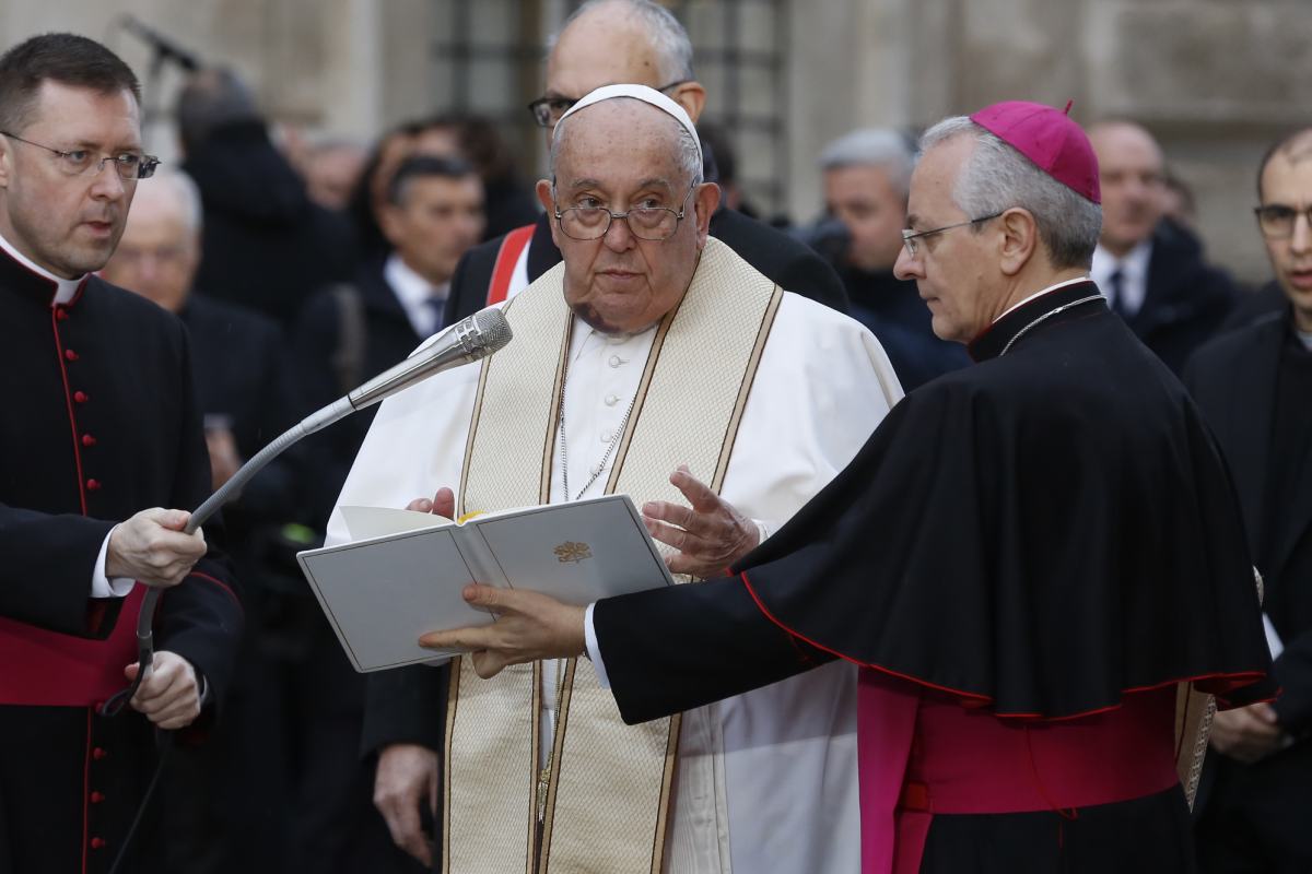 Papa Francesco, quadro stabile ma complesso: dimissioni non imminenti