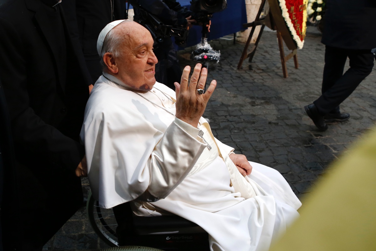 Papa Francesco, Vaticano: “Dormito tutta la notte, ora prosegue il riposo”