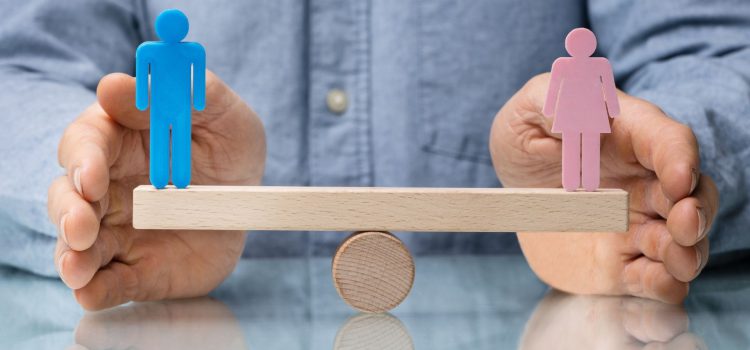 Donne più istruite ma meno retribuite, la strada per una vera parità sul lavoro è ancora lunga