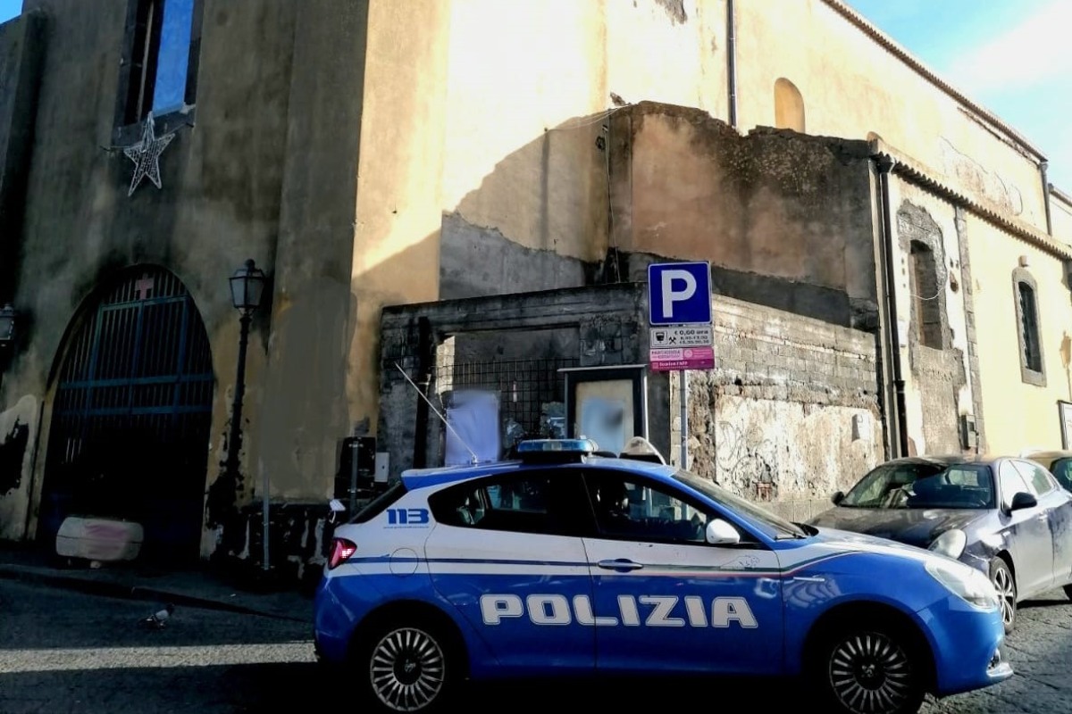 Acireale, ladro ruba in chiesa ma si ferisce: identificato dalla Polizia