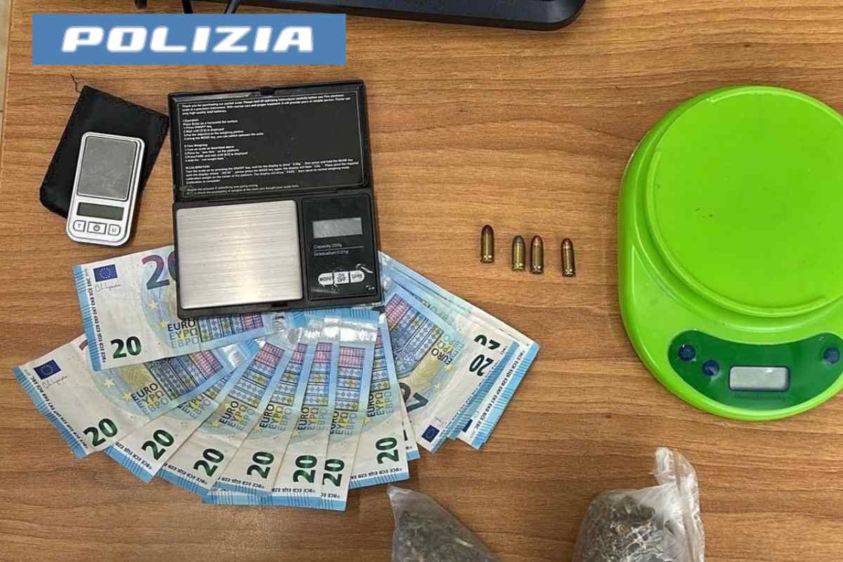 Scoperta piazza di spaccio Catania, marijuana e cartucce nascoste in cucina: arrestato pusher
