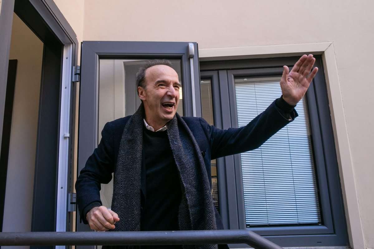 Sanremo 2025, Benigni l’ospite della quarta serata. Conti: “Era il mio sogno”