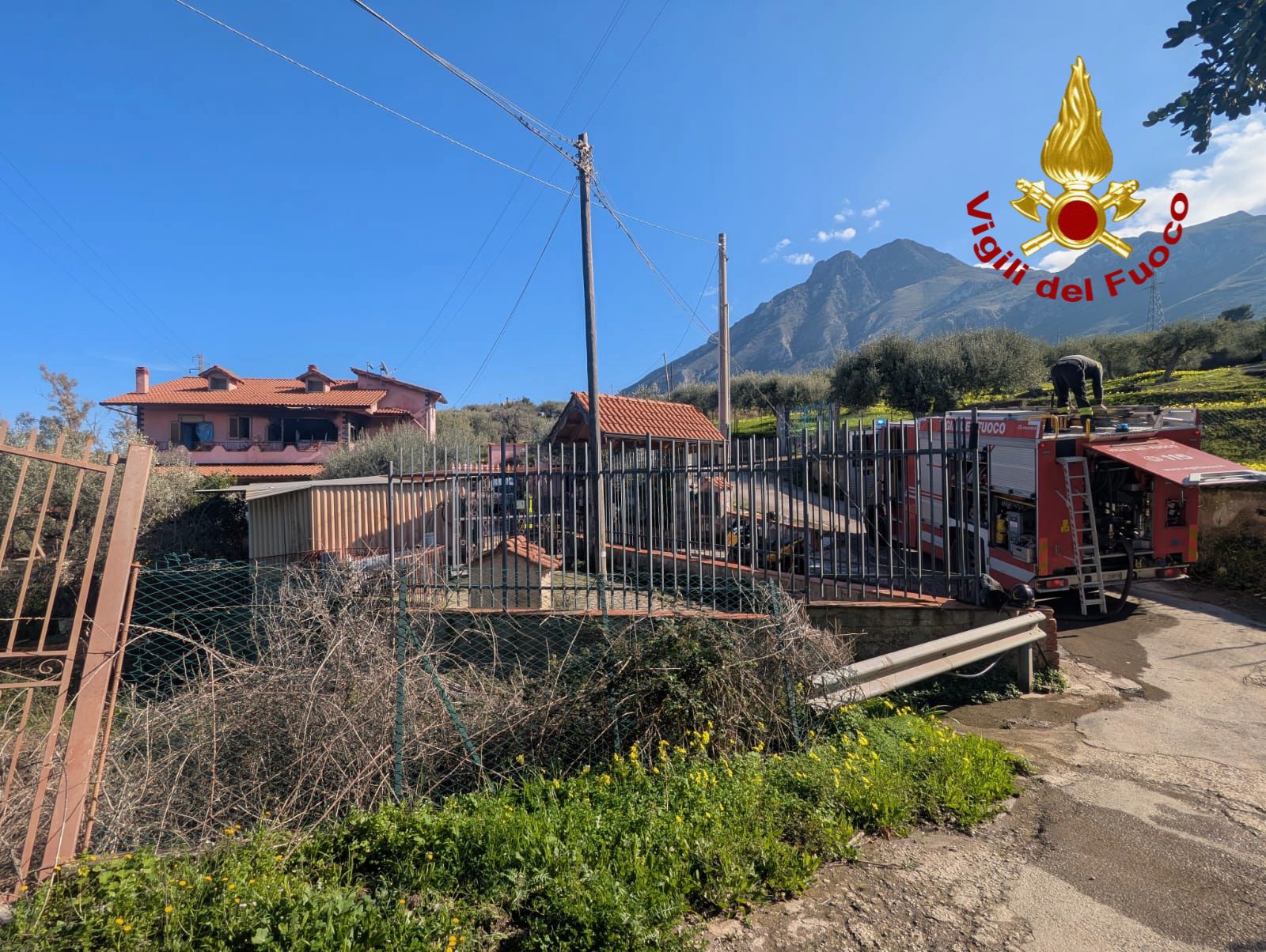 Incendio a Termini Imerese, a fuoco la cucina di un’abitazione