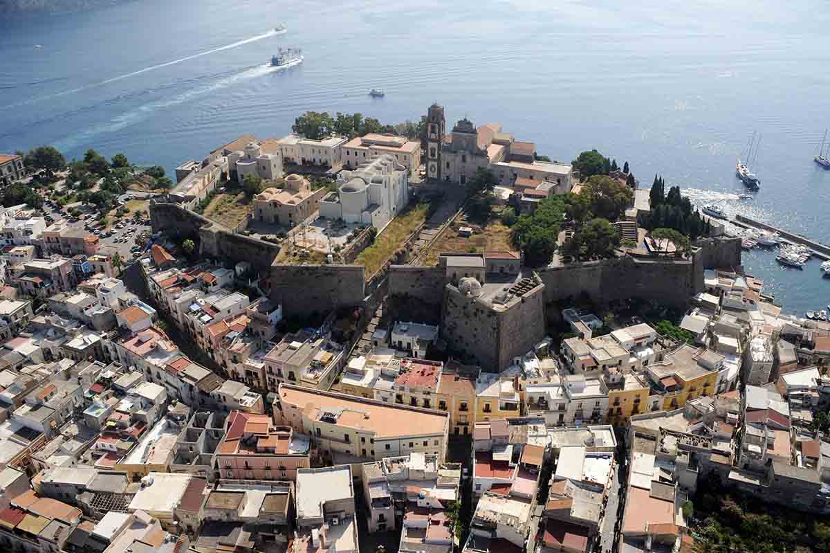 Aliscafo contro il molo, panico a Lipari: illesi i 338 passeggeri a bordo