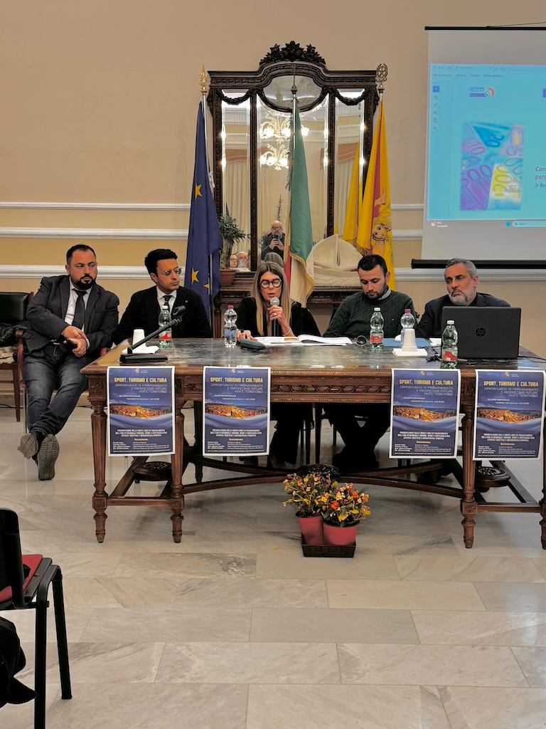 Riposto, l’assessore Amata illustra le risorse per turismo e sport. Vasta: “Ottima iniziativa”