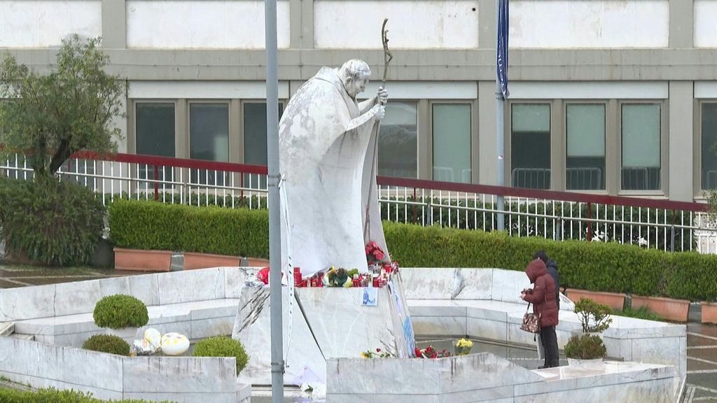 Papa, fonti vaticane: “no conseguenze dirette da crisi broncospasmo”