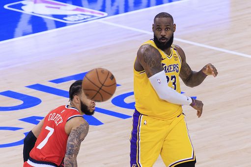 Basket Nba, LeBron James abbatte il muro dei 50.000 punti