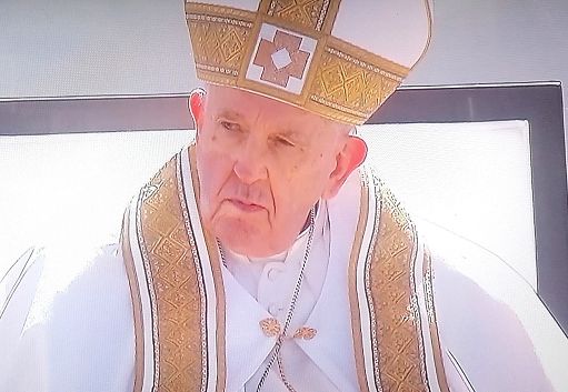 Papa, Fonti Vaticano: polmonite evolve come accede con trattamento