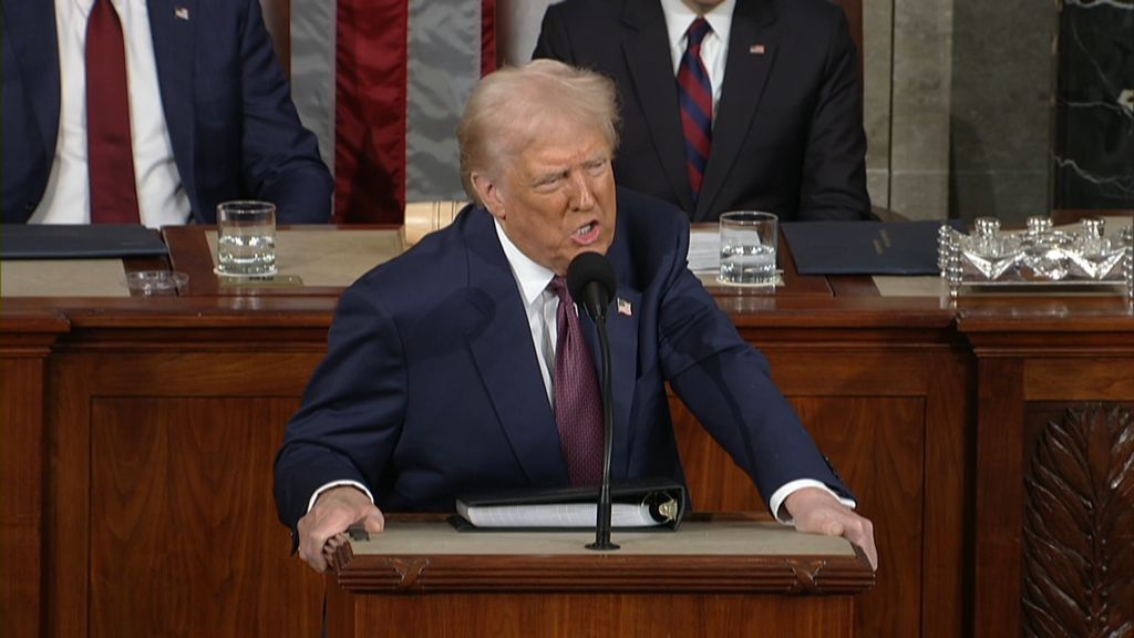 Auto, Trump concede al settore un mese di esenzioni dai dazi