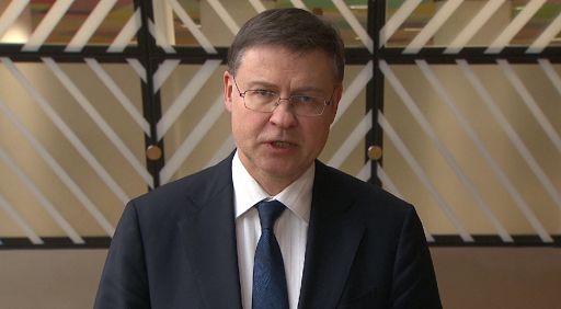Dombrovskis: proponiamo fino a +1,5 punti Pil difesa Paesi Ue l’anno