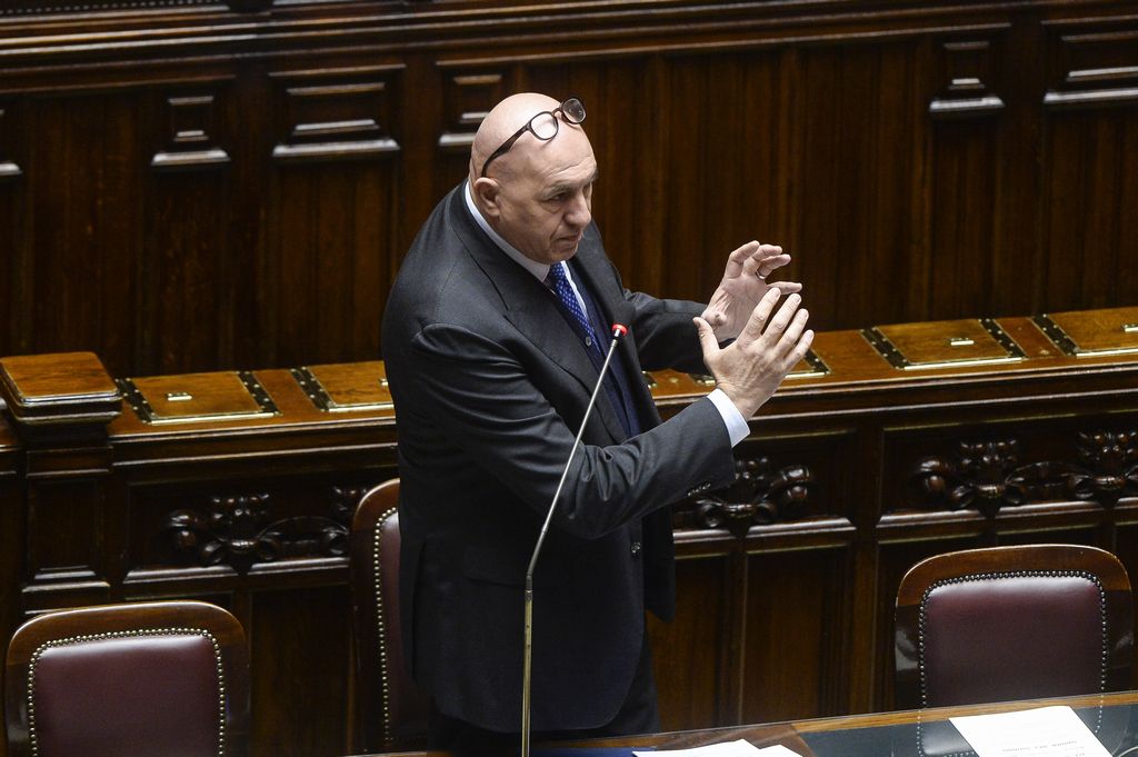 Difesa, a Parigi summit 5 ministri Difesa per una forza comune