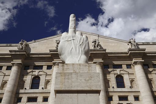 Borsa, Trump affossa l’Europa: Milano -1,38%, sale Leonardo +1,74%