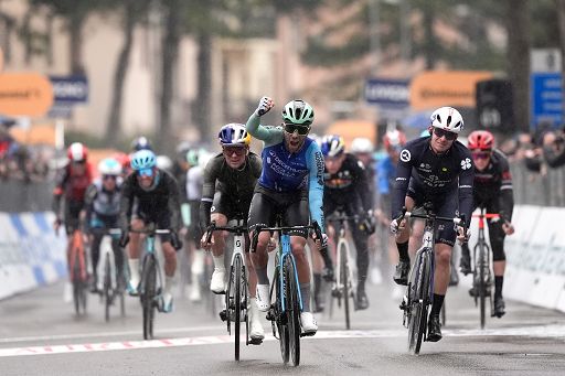 Ciclismo, Vendrame vince la terza tappa della Tirreno-Adriatico