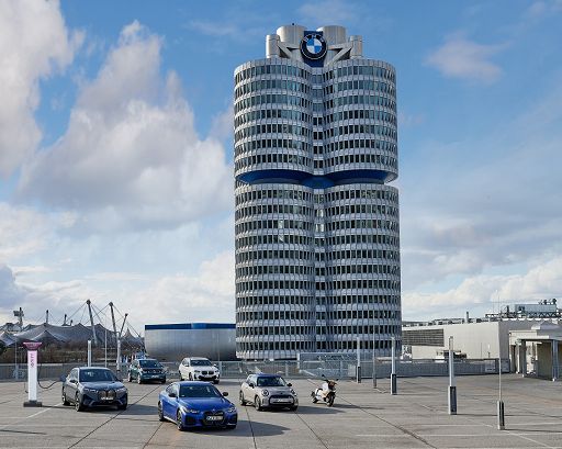 Bmw: utile 2024 -37% a 7,7 mld,  margine auto 6,3%. Dividendo 4,3 euro