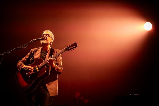 Brunori Sas nei palazzetti: “E’ un live libero e divertente”