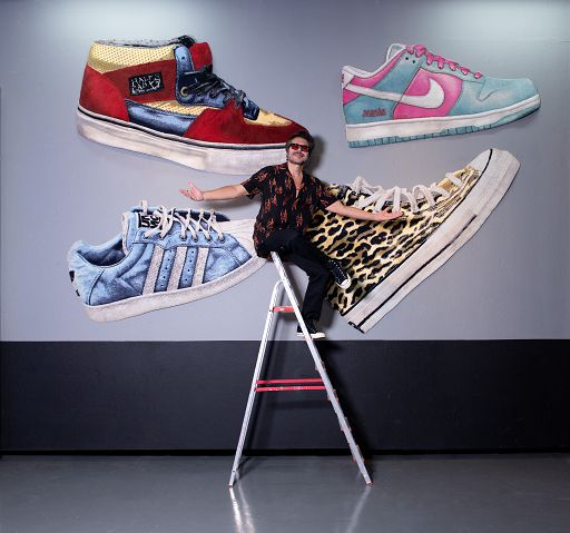 Fuorisalone, Alê Jordão presenta “Artistic Tapestry of Sneakers”