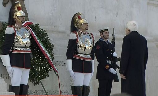 Unità Nazionale, Mattarella depone corona alloro ad Altare Patria