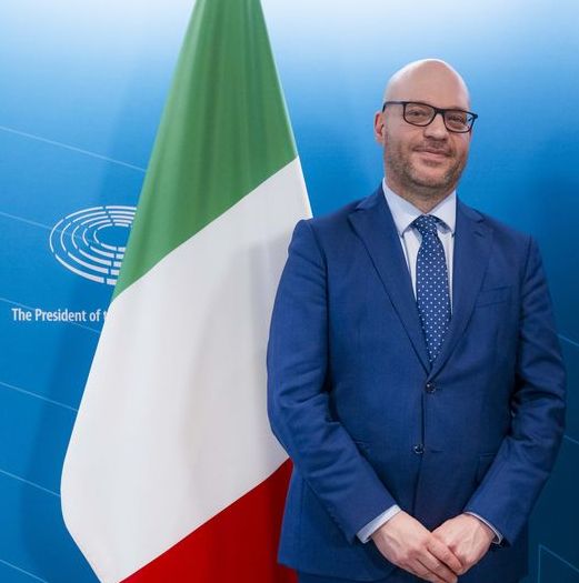 Ue, Fontana: politici diano esempio, diritto di critica sia rispettoso