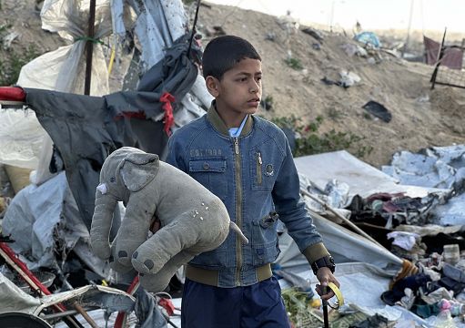 Consulta: sì ad adozioni internazionali per le persone single