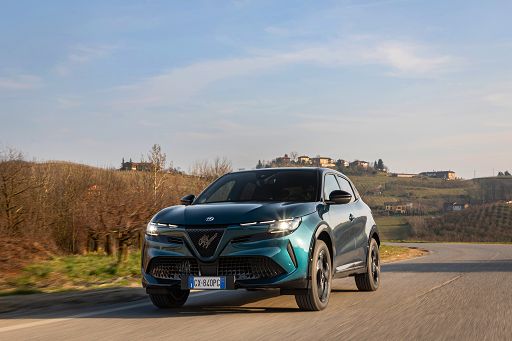 Alfa Romeo Junior Ibrida Q4, debutta la versione a trazione integrale