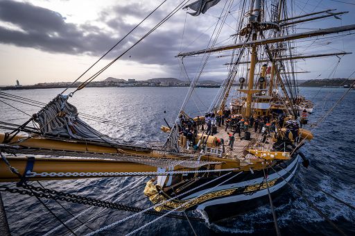 Nave Amerigo Vespucci e il Villaggio IN Italia a Ortona