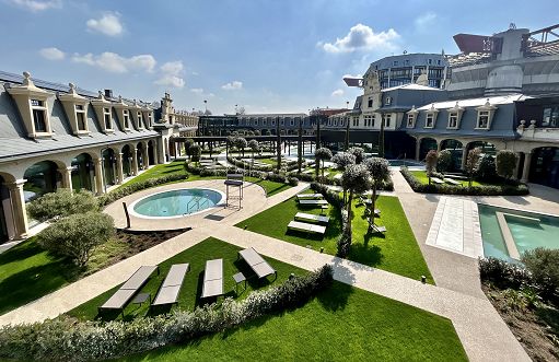 Rinascono le ex scuderie De Montel: a Milano aprono le nuove terme