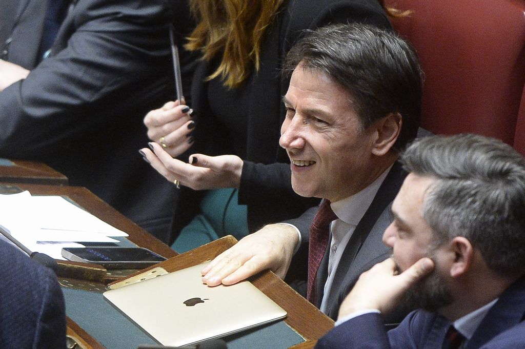 Governo, Conte: Meloni festeggia, aumento in vista per i ministri?