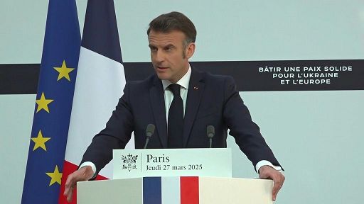 Macron contro Putin: su pace finge. E annuncia forza di “rassicurazione”