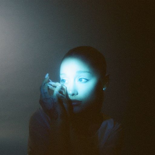 Ariana Grande esce con “Eternal sunshine deluxe: brighter days ahead”