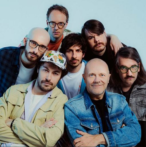 Pinguini Tattici Nucleari feat. Max Pezzali in Bottiglie vuote