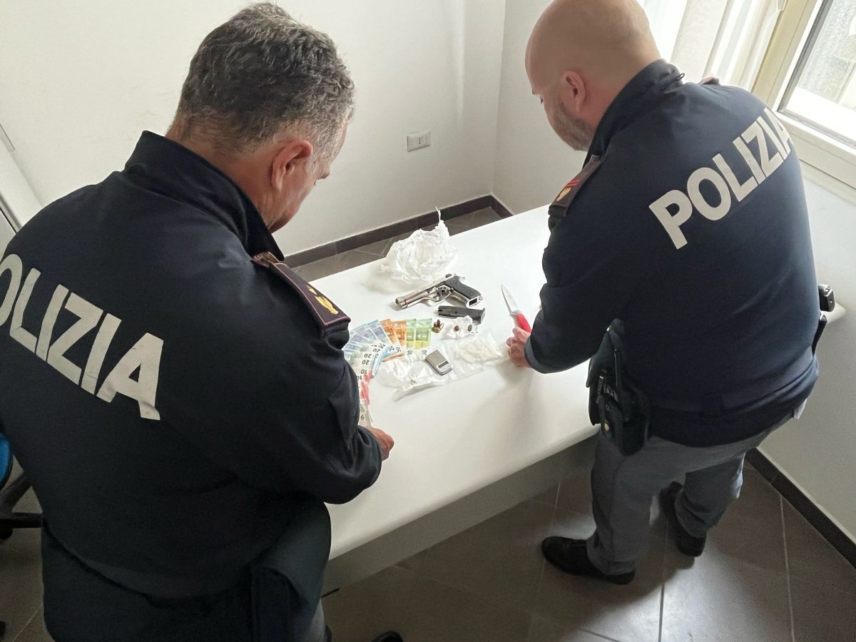 Non si fermano all’alt, inseguimento folle ad Avola: arresta coppia con droga e armi in auto
