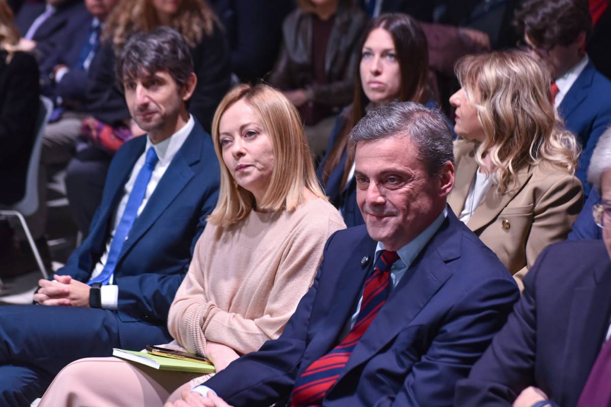 Congresso di Azione, presente anche Meloni con Calenda: “Forza politica aperta al confronto”
