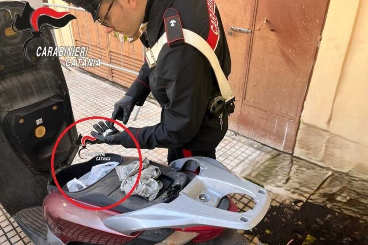 Pusher aspettava i suoi clienti in strada, arrestato 29enne a Catania