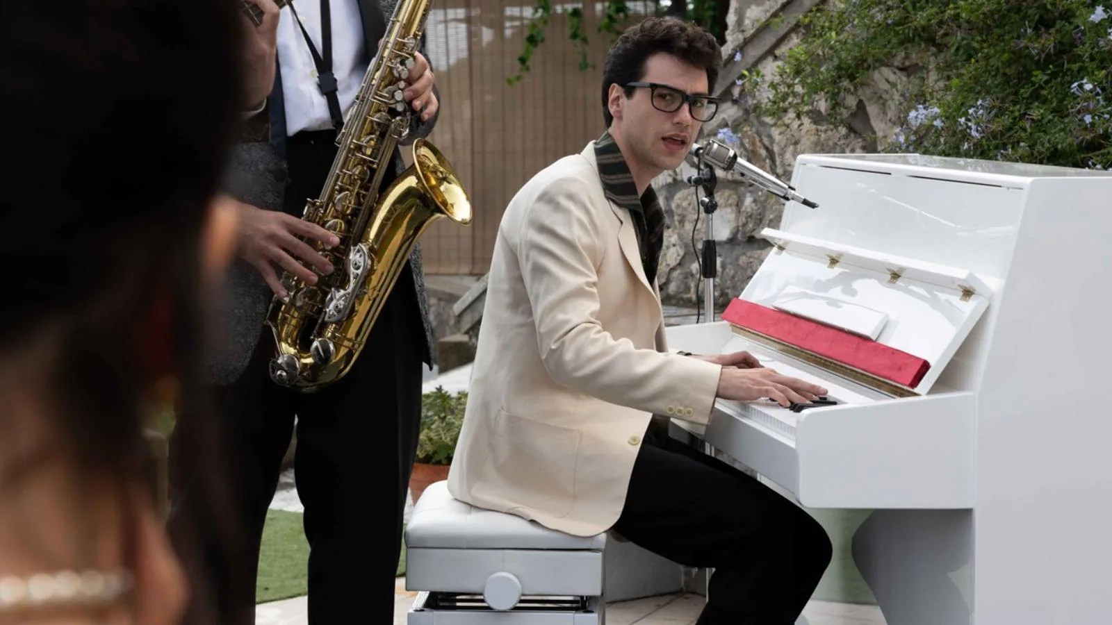 “Champagne – Peppino Di Capri”, il film che celebra la vita dell’artista: trama e cast