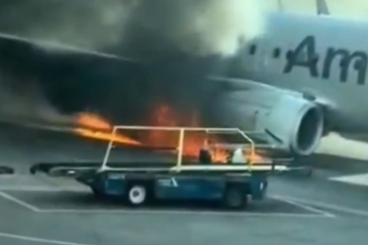 VIDEO | Il motore fa rumore e scoppia l’incendio sull’aereo: necessario atterraggio d’emergenza