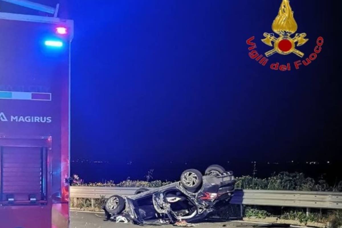Incredibile incidente in autostrada, bovino investito e ucciso da due auto: tre donne ferite