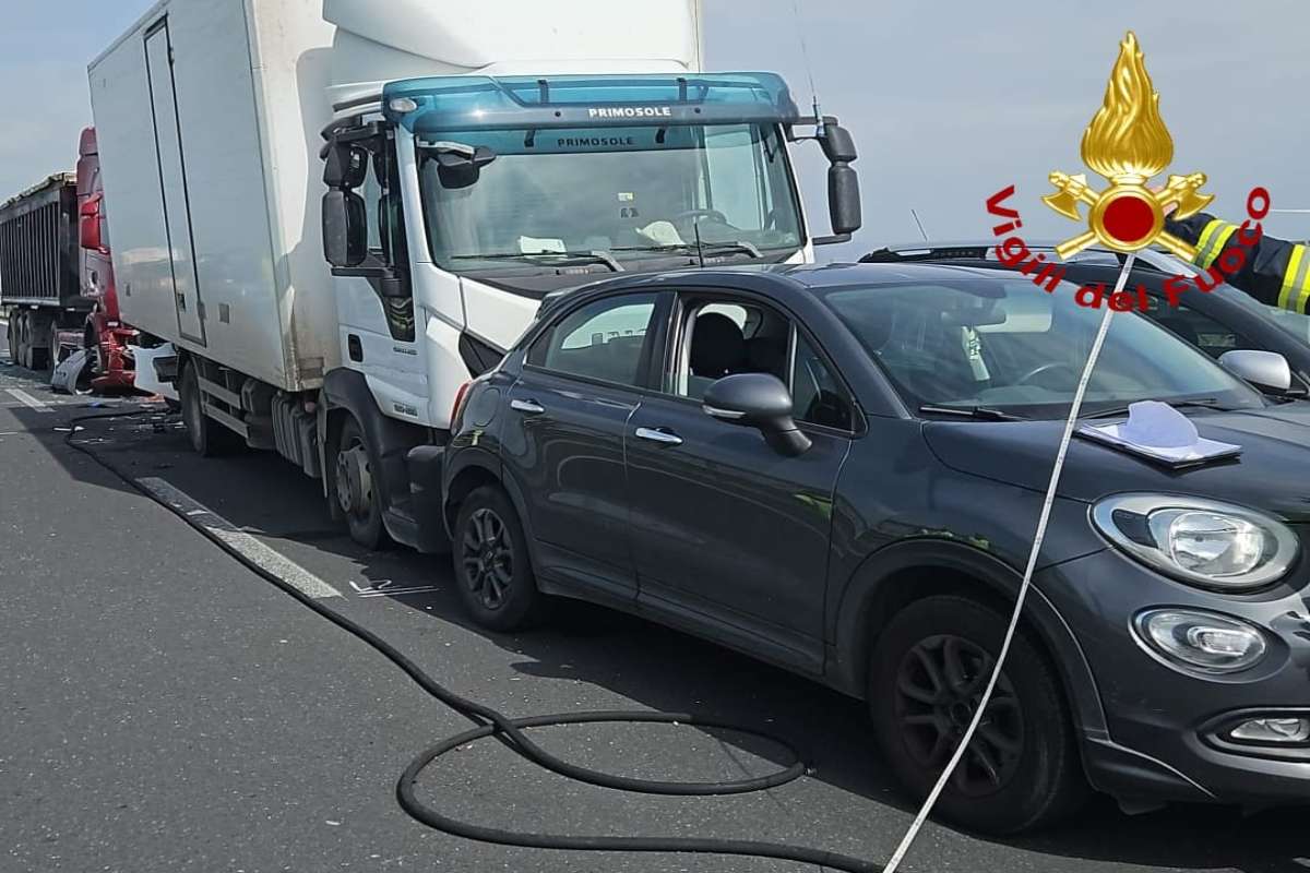 Terribile incidente mortale sull’autostrada Catania-Siracusa: traffico in tilt
