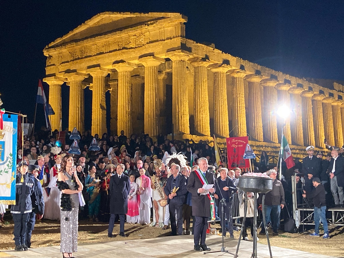 VIDEO | Sagra del Mandorlo in Fiore: ad Agrigento un inno alla pace e all’amicizia tra i popoli