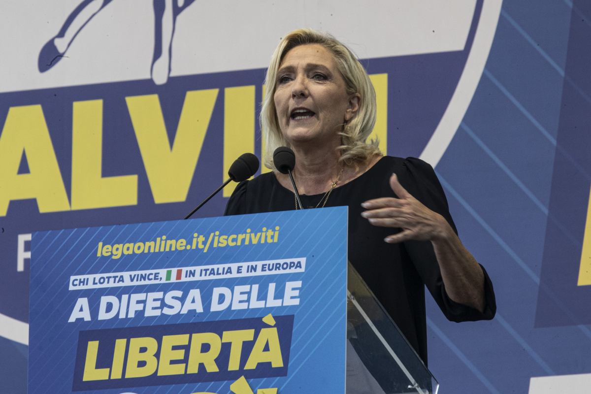 Marine Le Pen dichiarata colpevole nel processo: a rischio la sua corsa all’Eliseo nel 2027