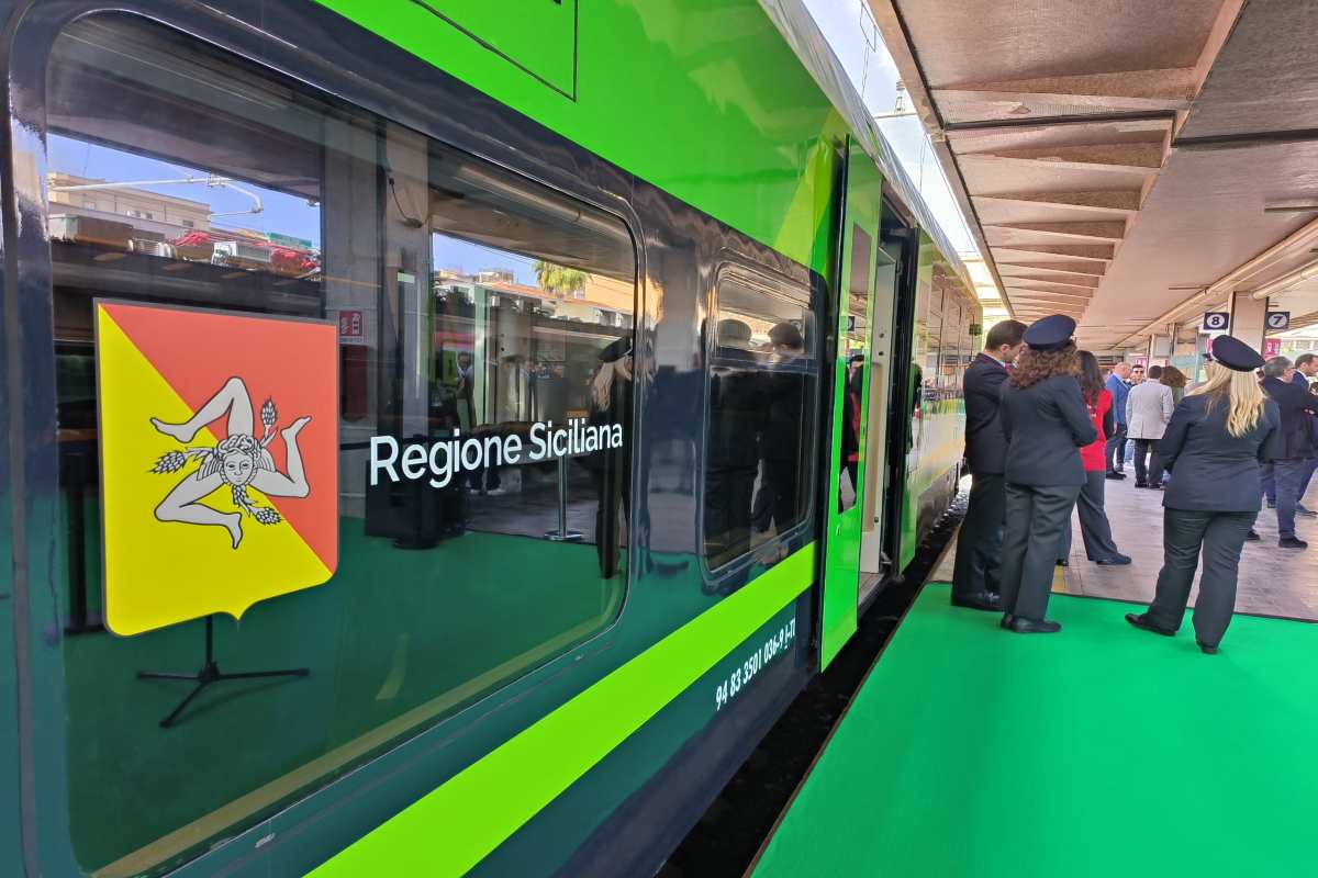 VIDEO | Nuovo parco treni in Sicilia. Aricò: “In arrivo altri investimenti per 386 milioni di euro”