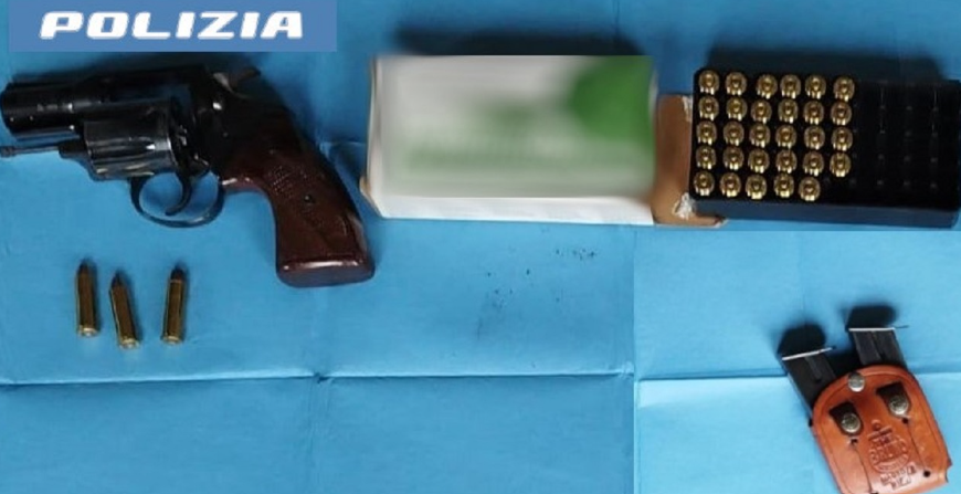 Catania, busta della spesa sospetta in strada: dentro c’erano armi