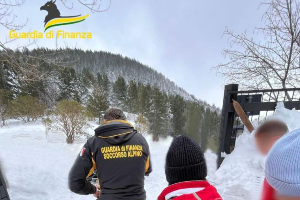 Paura per tre escursionisti minorenni, bloccati dalla neve sull’Etna: soccorsi