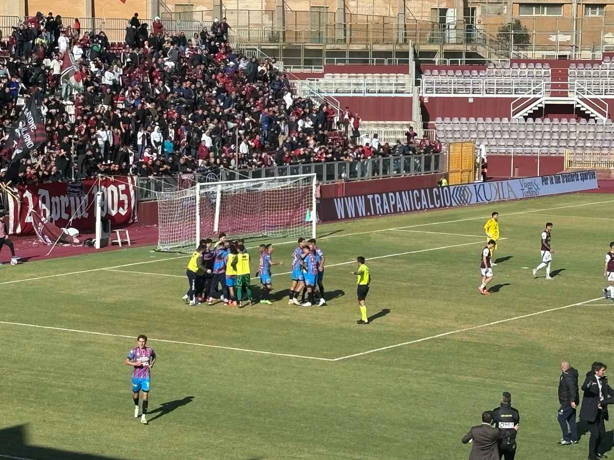 FOTO | Eurogol Anastasio, poi Lunetta e Frisenna: il Catania travolge 3-0 il Trapani e vince il derby